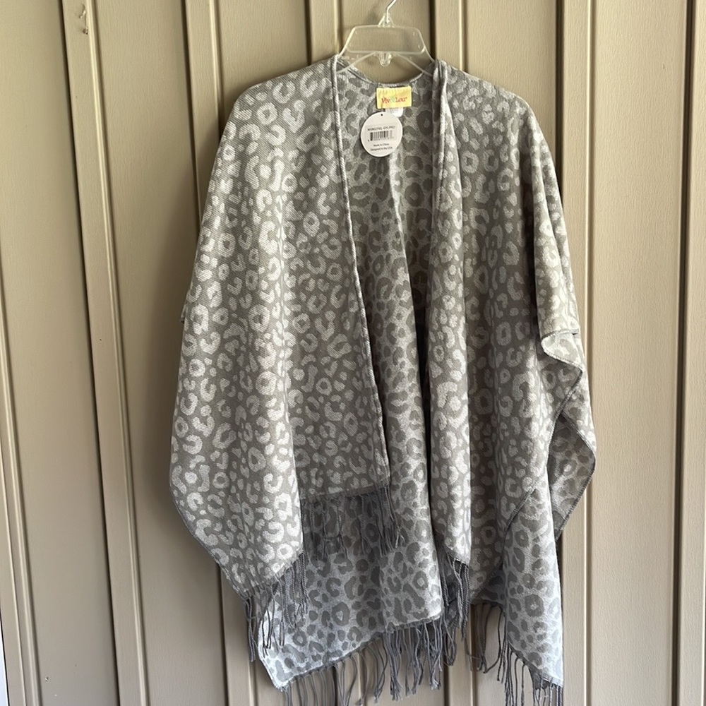 Viv & Lou Smokey Leopard Kennedy Shawl